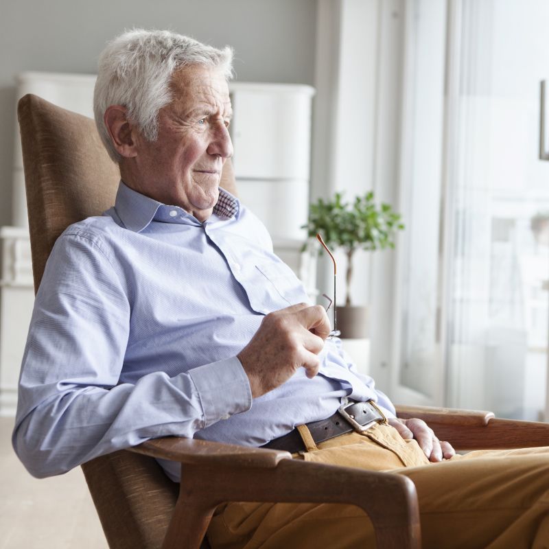 휘청거리는 ‘은퇴 의자’, 이제는 소득원을 재설계할 때다
